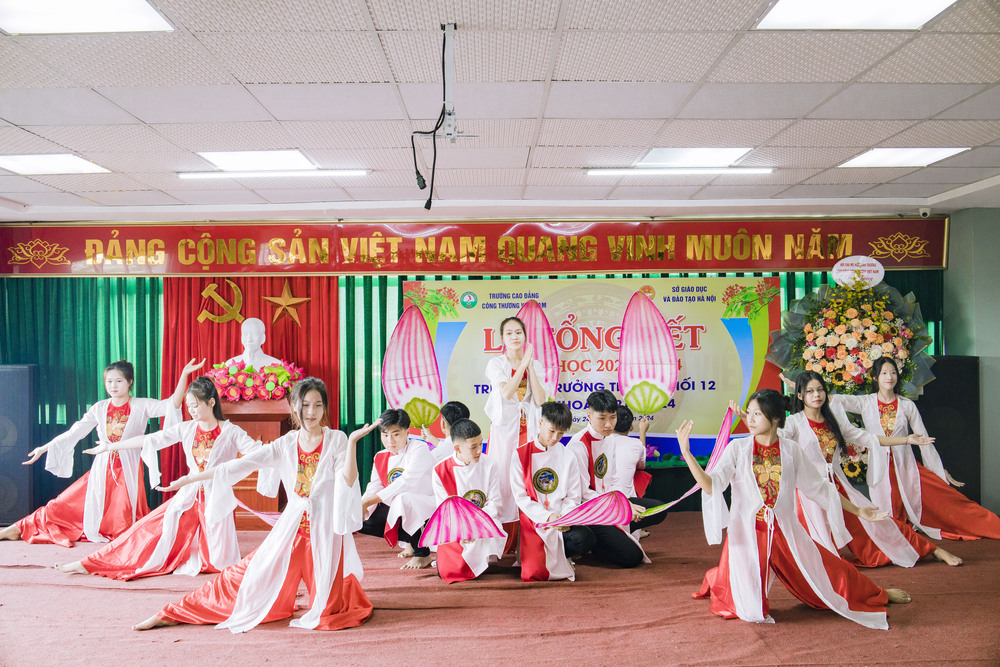 TRƯỜNG CAO ĐẲNG CÔNG THƯƠNG VIỆT NAM TỔNG KẾT NĂM HỌC 2023-2024 HỆ SONG BẰNG