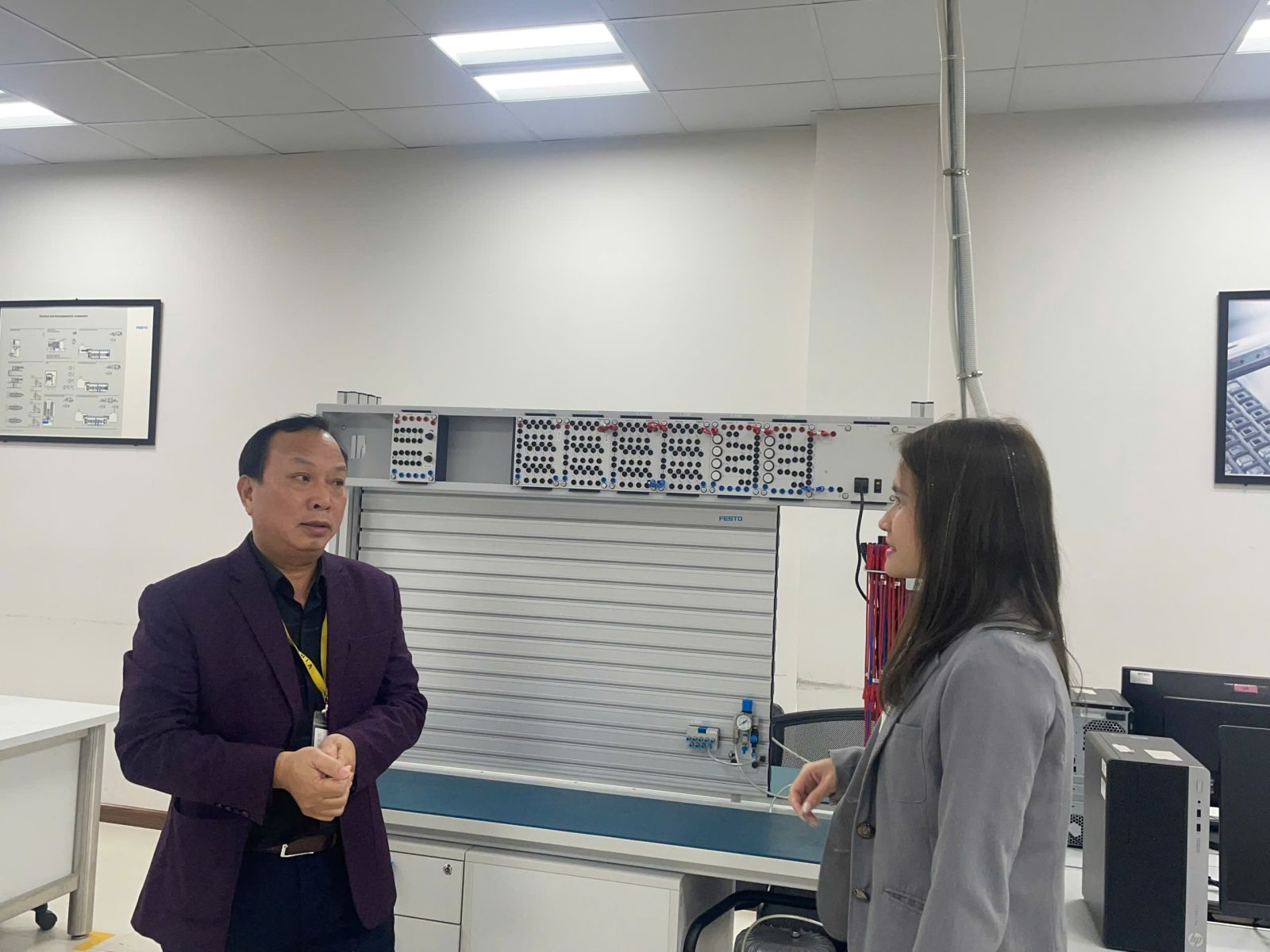 BUỔI GẶP MẶT VÀ KÝ KẾT HỢP TÁC GIỮA TRƯỜNG CAO ĐẲNG CÔNG THƯƠNG VIỆT NAM VÀ NHÀ MÁY VINFAST: CƠ HỘI VÀNG CHO SINH VIÊN TRẢI NGHIỆM THỰC TẾ DOANH NGHIỆP