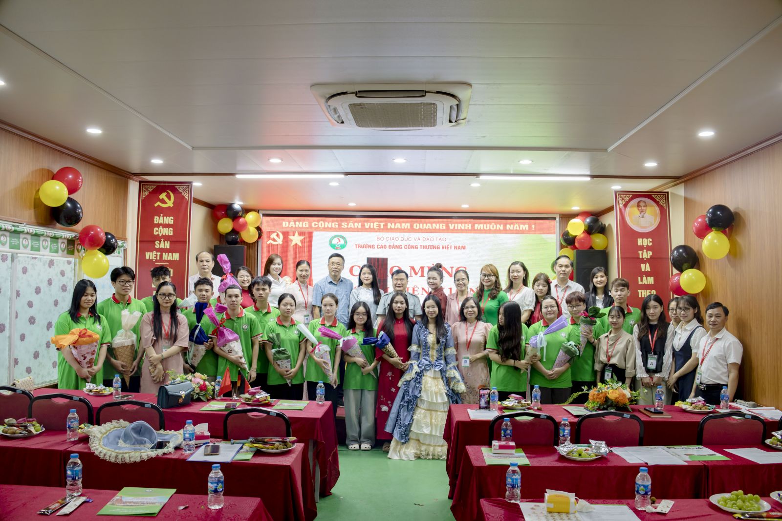 Trường Cao đẳng Công thương Việt Nam hân hoan chào đón tân sinh viên ngành Tiếng Đức khóa 10