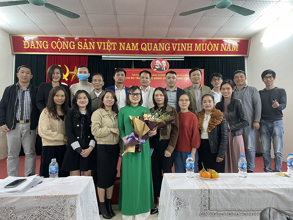 CHI BỘ ĐẢNG TRƯỜNG CAO ĐẲNG CÔNG THƯƠNG VIỆT NAM TỔ CHỨC LỄ KẾT NẠP ĐẢNG VIÊN