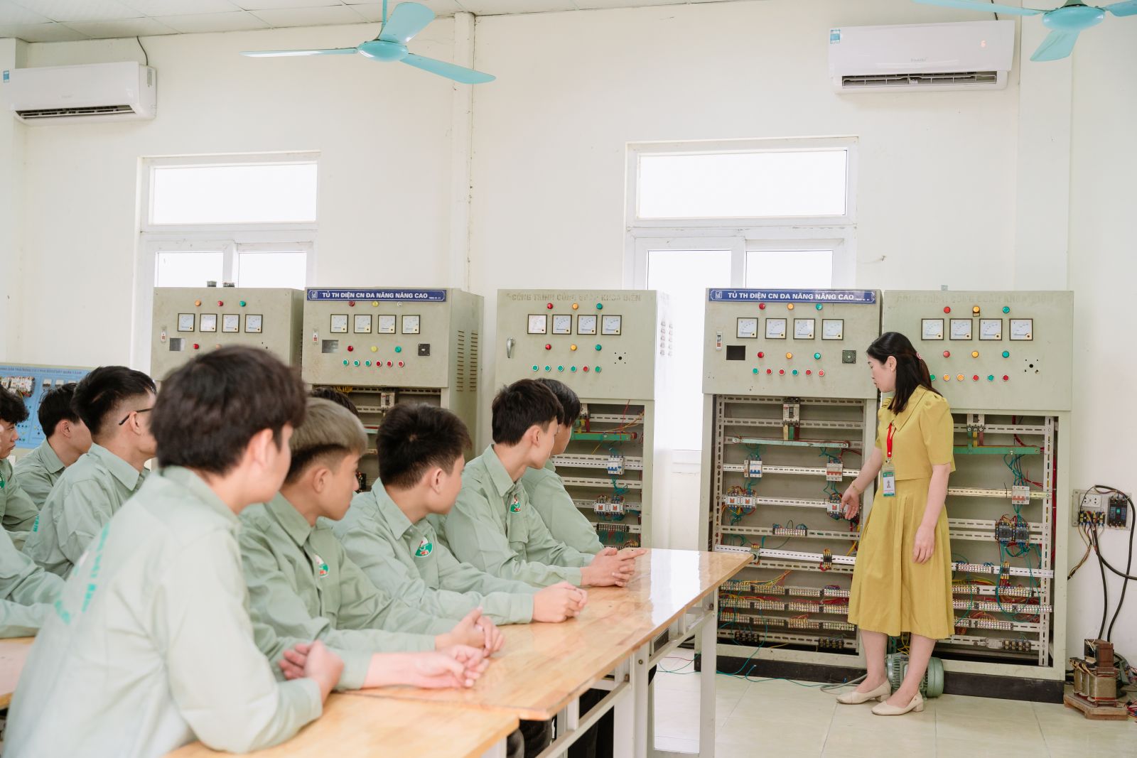 NGÀNH ĐIỆN TỬ CÔNG NGHIỆP LÀ GÌ? HỌC GÌ VÀ RA TRƯỜNG LÀM GÌ?