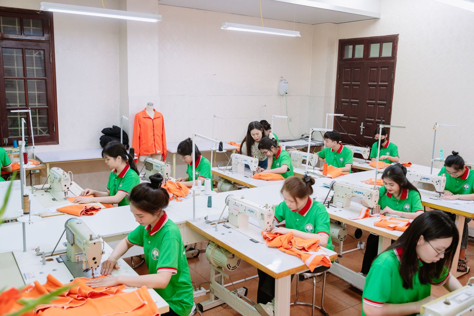 NGÀNH THIẾT KẾ THỜI TRANG HỌC NHỮNG GÌ VÀ NÊN HỌC Ở ĐÂU?