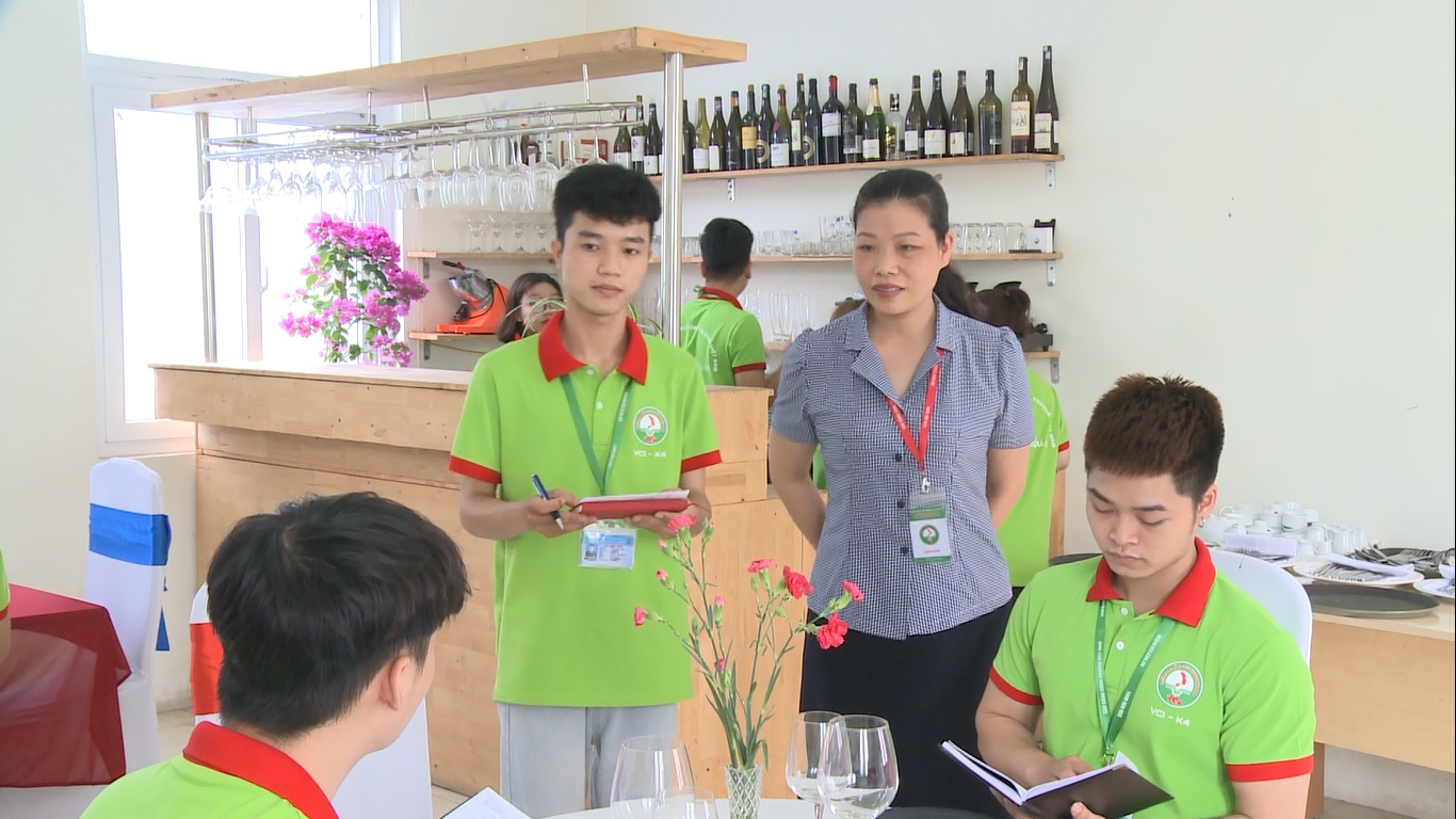 TUYỂN SINH CAO ĐẲNG QUẢN TRỊ NHÀ HÀNG