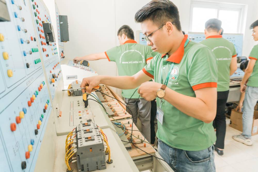 CÁC PHƯƠNG THỨC XÉT TUYỂN NGÀNH ĐIỆN TỬ CÔNG NGHIỆP