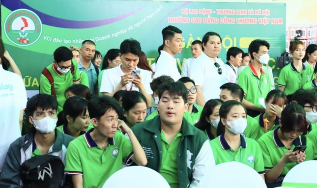 Doanh nghiệp tìm kiếm sinh viên tại Ngày hội việc làm - VCI 2023